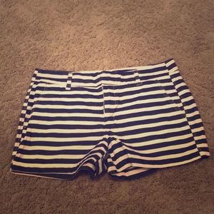 GAP Khaki navy blue striped shorts size 6
